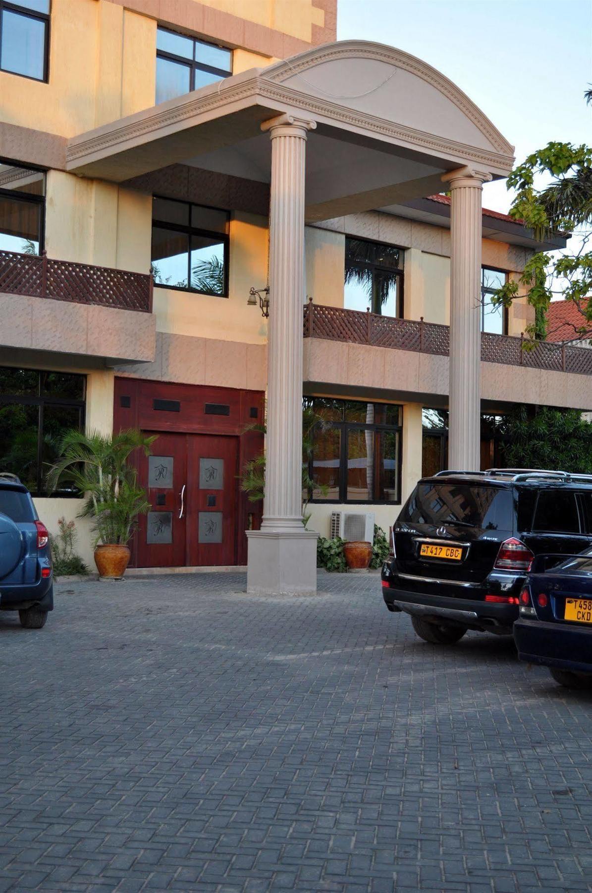 Regency Park Hotel ダル・エス・サラーム エクステリア 写真