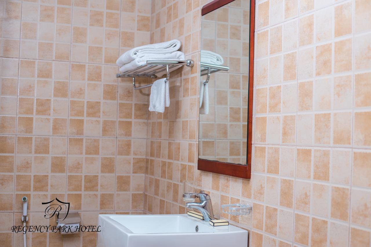 Regency Park Hotel ダル・エス・サラーム エクステリア 写真